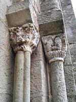 Gourdon, Eglise romane Notre-Dame de l'Assomption, chapiteau d'entree (02)